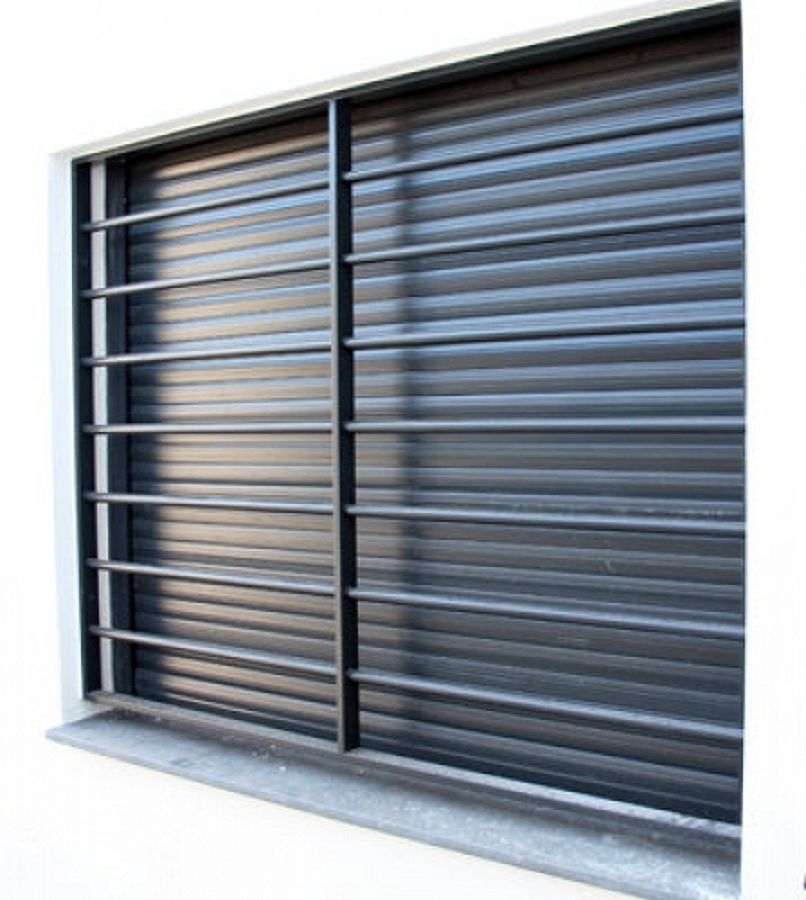 Ventana con rejas