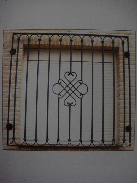 Enrejado de ventana con decoración