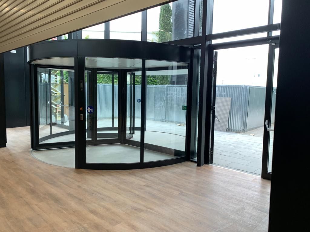 Puertas de vidrio de centro comercial