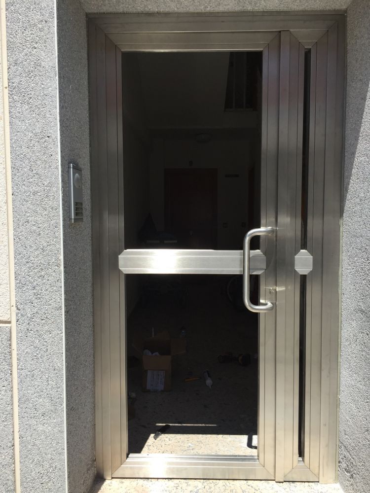 Puerta de portal de aluminio y vidrio