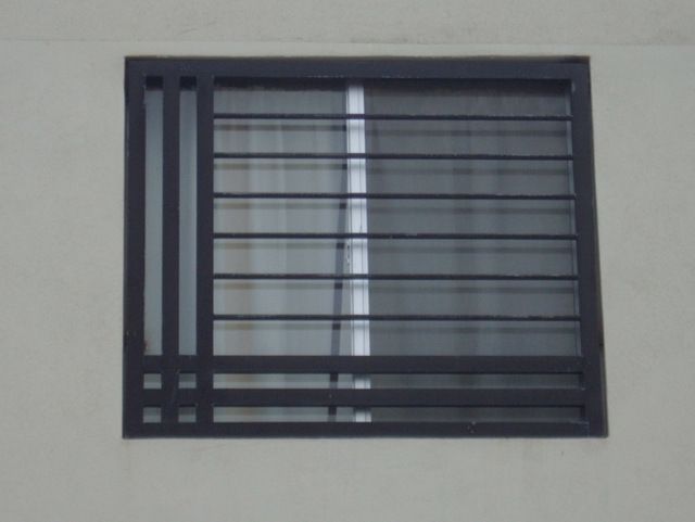 Ventana con rejas