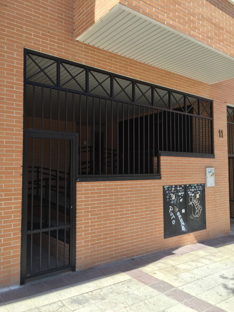 Enrejado para acceso a portal