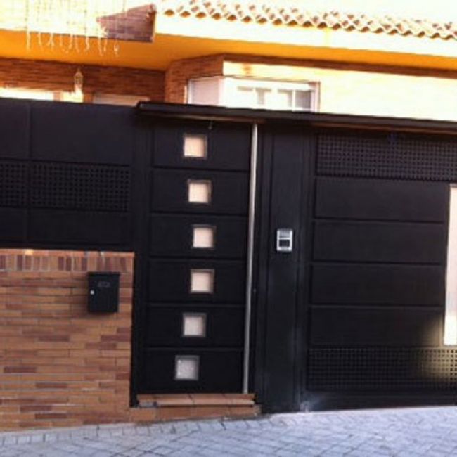 Cerrajería de aluminio, hierro y acero inoxidable en Madrid | Puertas